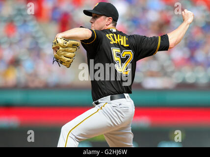 May 29, 2016: Pittsburgh Pirates relief pitcher Rob Scahill #52 during an MLB game between the Pittsburgh Pirates and the Texas Rangers at Globe Life Park in Arlington, TX Texas defeated Pittsburgh 6-2 Albert Pena/CSM Stock Photo