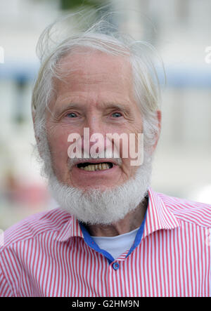 Berlin, Germany. 08th July, 2015. Founder of the organisation Cap Anamur, Rupert Neudeck, poses during the opening of the refugee accomodation 'Rupert-Neudeck house' in Berlin, Germany, 08 July 2015. The accomodation is part of the Protestant youth- and welfare office. Photo: RAINER JENSEN/dpa | usage worldwide/dpa/Alamy Live News Stock Photo