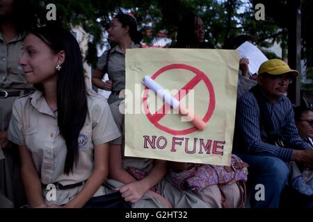 Tegucigalpa, Honduras. 31st May, 2016. People attend a rally to mark the World No-Tobacco Day in Tegucigalpa, capital of Honduras, May 31, 2016. © Rafael Ochoa/Xinhua/Alamy Live News Stock Photo