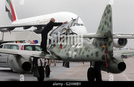 Schoenefeld, Germany. 01st June, 2016. A mechanic covers the cockpit of a Messerschmitt ME 262 before the rain arrives at the Berlin Air Show (ILA) in Schoenefeld, Germany, 01 June 2016. The air show at Berlin-Schoenefeld Airport is open from 01 to 04 June 2016. Photo: WOLFGANG KUMM/dpa/Alamy Live News Stock Photo