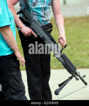 Dresden, Germany. 01st June, 2016. Visitors to an exhibition on the United States Army Europe are shown an American M60 machine gun in front of the Military History Museum in Dresden, Germany, 01 June 2016. On the occasion of the NATO operation 'Saber Strike 16' (30 May until 02 June 2016), American Stryker vehicles and current German Armed Forces vehicles will be presented to the public in front of the museum. Photo: ARNO BURGI/dpa/Alamy Live News Stock Photo