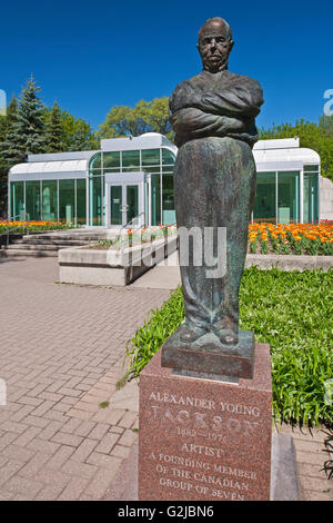 Bronze sculptures in the Leo Mol Sculpture Garden in Assiniboine Park, Assiniboine Park, Winnipeg, Manitoba, Canada Stock Photo