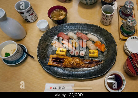 Japanese sushi meal in a restaurant at Tsukiji market in Tokyo Stock Photo