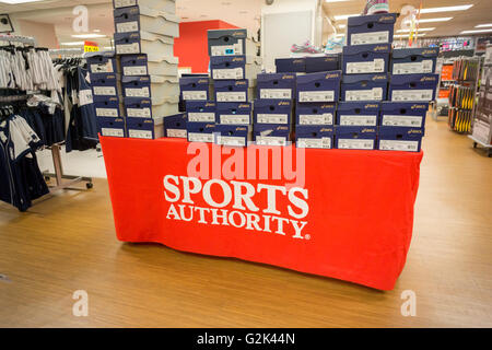 Closing sales at a Sports Authority store in New York on Saturday, May 28, 2016. The chain is in the process of liquidation and will be closing all 450 stores. (© Richard B. Levine) Stock Photo