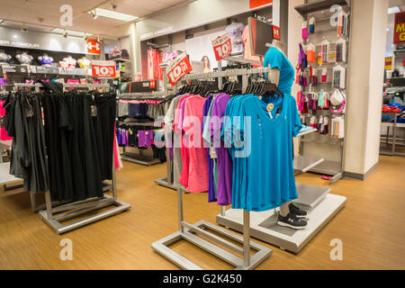 Closing sales at a Sports Authority store in New York on Saturday, May 28, 2016. The chain is in the process of liquidation and will be closing all 450 stores. (© Richard B. Levine) Stock Photo