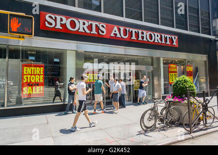 Closing sales at a Sports Authority store in New York on Saturday, May 28, 2016. The chain is in the process of liquidation and will be closing all 450 stores. (© Richard B. Levine) Stock Photo