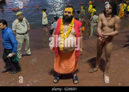 Guru And Sadhu After Bathing At Shipra River Ghats At Sunrise, Shahi Snaan (Royal Holy Dip), Ujjain Kumbh Mela 2016 Stock Photo