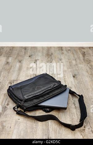 A studio photo of a laptop shoulder bag Stock Photo - Alamy