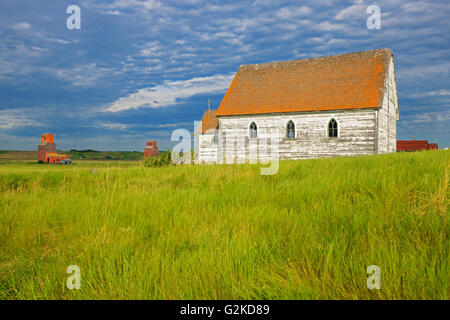 Grain elevators and old church in ghost town, Neidpath, Saskatchewan, Canada Stock Photo