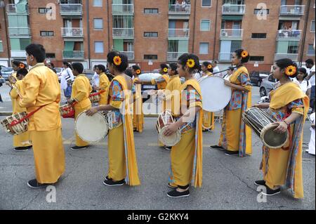 Milan, Italy, procession of Theravada Buddhist community of Sri Lanka for celebrate the recurrence of Vesak Stock Photo
