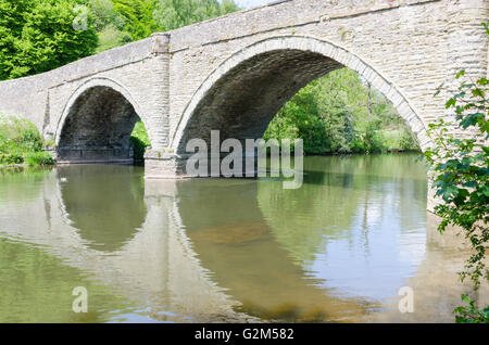 Old stone bridge over the River Teme at Dinham in Ludlow, Shropshire Stock Photo