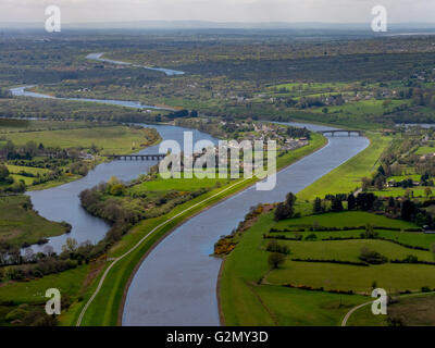 Aerial view, O'Briens bridge River Shannon, COUNTY CLARE, Tipperary, Ireland, IE, Europe, Aerial view, birds-eyes view, aerial Stock Photo