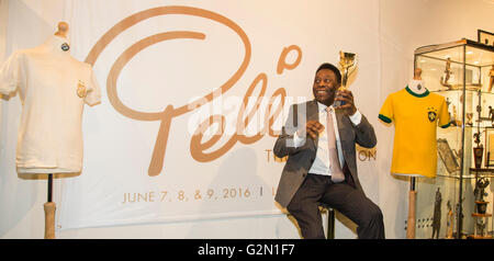 London, UK. 1 June 2016. Pele holds his copy of the Jules Rimet Trophy at a photocall. Brazilian footballing legend attends the press preview of Pele - The Collection, a sale of Pele's personal items run by Julien's Auctions at Mall Galleries in London. Highlights include Pele's Jules Rimet Trophy; 1958, 1962 and 1970 World Cup Medals; Santos FC game worn jerseys and boots; awards received while playing with Santos FC; his 1977 New York Cosmos NASL championship ring; FIFA Player of the Century Award; L'Equipe Athlete of the Century Award; 2007 FIFA President's Award and the torch used by Pele Stock Photo