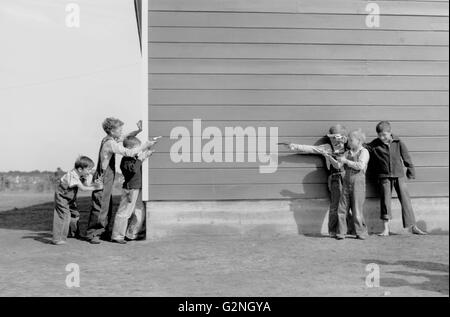 School Children Playing with Toy Guns, Farm Security Administration (FSA) Camp, Weslaco, Texas, USA, Arthur Rothstein for Farm Security Administration (FSA), January 1942 Stock Photo