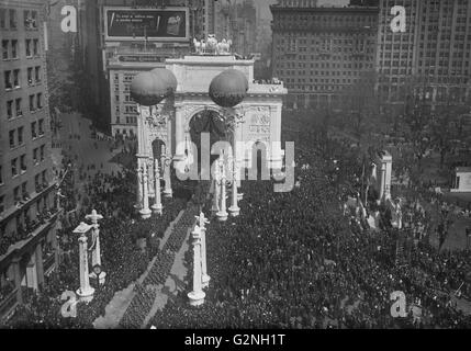 Return of U.S. Army 27th Division,Parade up Fifth Avenue,New York City,New York,USA,March 25,1919 Stock Photo