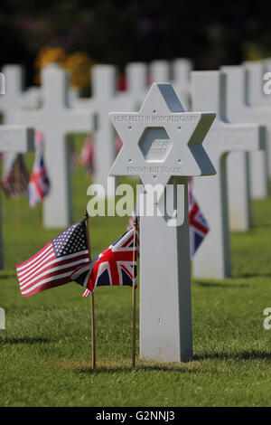 2016 American Memorial Service at Brookwood Military Cemetery UK -  'An American Soldier Known But To God' headstone Stock Photo