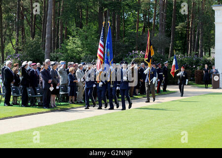 2016 American Memorial Service at Brookwood Military Cemetery UK: Color Guard USAF 422 ABG lead oof Stock Photo