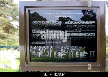 2016 American Memorial Service at Brookwood Military Cemetery UK - entrance sign with reflected headstones and chapel Stock Photo
