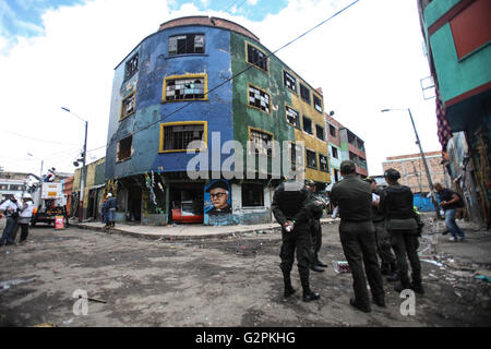 Bogota, Colombia. 1st June, 2016. Policemen stand guard in the Bronx street in Bogota, Colombia, on June 1, 2016. According to local press, on May 28, members of the security forces carried out an operation in the Bronx street to dismantle and break up organized gangs of drug trafficking, as well as prostitution and kidnapping gangs. Credit:  Jhon Paz/Xinhua/Alamy Live News Stock Photo