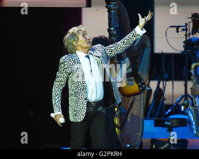 'Rod Stewart', concert at the Mercedes-Benz-Arena, Berlin, 31.05.2016 | Verwendung weltweit/picture alliance/picture alliance Stock Photo