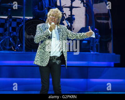 'Rod Stewart', concert at the Mercedes-Benz-Arena, Berlin, 31.05.2016 | Verwendung weltweit/picture alliance/picture alliance Stock Photo