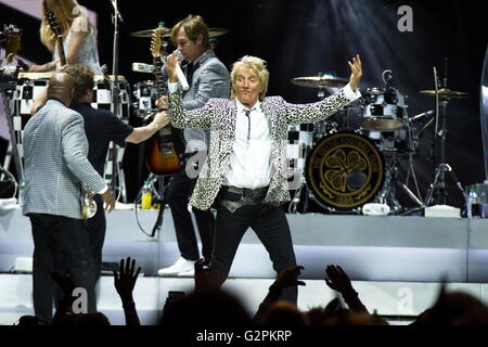 'Rod Stewart', concert at the Mercedes-Benz-Arena, Berlin, 31.05.2016 | Verwendung weltweit/picture alliance/picture alliance Stock Photo