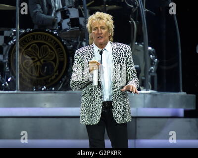 'Rod Stewart', concert at the Mercedes-Benz-Arena, Berlin, 31.05.2016 | Verwendung weltweit/picture alliance/picture alliance Stock Photo