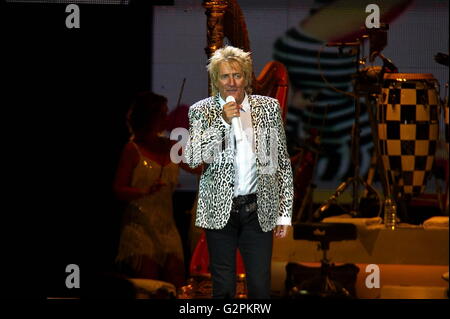 'Rod Stewart', concert at the Mercedes-Benz-Arena, Berlin, 31.05.2016 | Verwendung weltweit/picture alliance/picture alliance Stock Photo