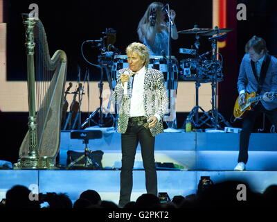 'Rod Stewart', concert at the Mercedes-Benz-Arena, Berlin, 31.05.2016 | Verwendung weltweit/picture alliance/picture alliance Stock Photo