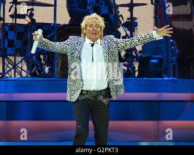 'Rod Stewart', concert at the Mercedes-Benz-Arena, Berlin, 31.05.2016 | Verwendung weltweit/picture alliance/picture alliance Stock Photo