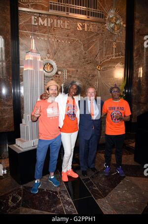 Denis O'Hare, Erica Ford, John Feinblatt, Spike Lee at the press conference for Spike Lee Lights Empire State Building Orange for Gun Violence Awareness Month, Empire State Building, New York, NY June 1, 2016. Photo By: Derek Storm/Everett Collection Stock Photo