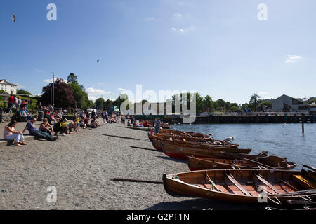 Lake Windermere  2nd June2016 UK Weather  .Bowness on Windermere busy with tourists for half term , Bowness bay beach Credit:  Gordon Shoosmith/Alamy Live News Stock Photo