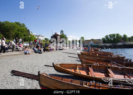 Lake Windermere  2nd June2016 UK Weather  .Bowness on Windermere busy with tourists for half term , Bowness bay beach Credit:  Gordon Shoosmith/Alamy Live News Stock Photo