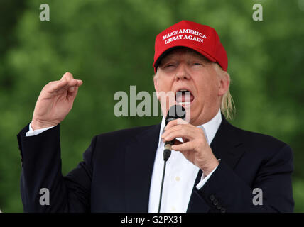 Washington, DC, USA. 29th May, 2016. File photo taken on May 29, 2016 shows Donald Trump, the presumptive Republican presidential nominee, addressing motorcyclists participating in Rolling Thunder parade in Washington, DC, capital of the United States. U.S. Republican House Speaker Paul Ryan announced on Thursday that he would vote for the presumptive Republican presidential nominee Donald Trump in November. © Yin Bogu/Xinhua/Alamy Live News Stock Photo