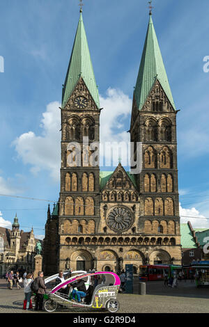 18.09.2015, Bremen, Bremen, Germany - The Bremer Dom (St. Peter's Cathedral) on the market square. It is a custom of sandstone and brick Romanesque church, which was built from the 11th century on the foundations of older predecessors over and remodeled until the 13th century in the Gothic style. / The gothic cathedral from 13th century at the market square. 00A150918D040CAROEX.JPG - NOT for SALE in G E R M A N Y, A U S T R I A, S W I T Z E R L A N D [MODEL RELEASE: NO, PROPERTY RELEASE: NO, (c) caro photo agency / Bastian, http://www.caro-images.com, info@carofoto.pl - Any use of this picture Stock Photo