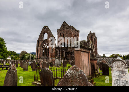 Sweetheart Abbey seen from the churchyard at New Abbey, Dumfires & Galloway, Scotland Stock Photo