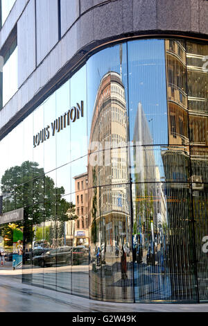 Louis Vuitton shop window with reflection of Agnolo de Cosimo Stock Photo: 32241471 - Alamy