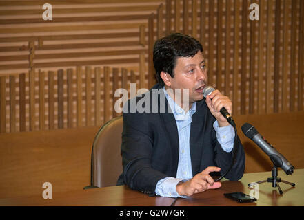 (160603) -- RIO DE JANEIRO, June, 3, 2016 (Xinhua) -- Rodrigo Vieira, secretary of transport of Rio de Janeiro state, addresses a press conference in Rio de Janeiro, Brazil, on June 2, 2016. in Rio de Janeiro, Brazil. According to Rodrigo Vieira, 96 percent of the construction work of metro line 4, which links the Barra and Centro zone, has been completed. (Xinhua/Li Ming) Stock Photo