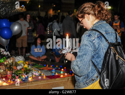 Los Angeles, California, USA. 02nd June, 2016. A student mourns the shooting victim at the University of California, Los Angeles (UCLA), in Los Angeles, the U.S., on June 2, 2016. More than a thousand teachers and students of UCLA and local citizens gathered on the campus square to mourn the shooting victim, 39-year-old William Scott Klug, a father of two and associate professor of mechanical and aerospace engineering, on Thursday. Credit:  Xinhua/Alamy Live News Stock Photo