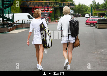 Wimbledon, London, UK. 3rd June, 2016. Members arrive to practice on a cold overcast day at the AELTC - All England Club with three weeks to go until the start of the 2016 Tennis Grand Slam tournament Credit:  amer ghazzal/Alamy Live News Stock Photo