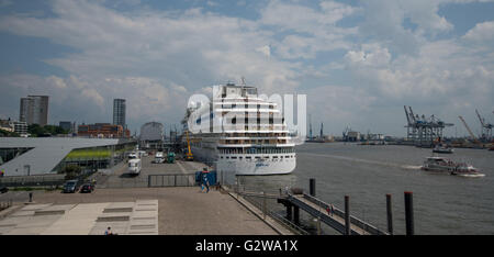 Hamburg, Germany. 3rd June, 2016. The cruise ship 'AidaSol' docking at the cruise terminal Altona in Hamburg, Germany, 3 June 2016. Cruise ships can now receive power onshore in Hamburg. PHOTO: AXEL HEIMKEN/dpa/Alamy Live News Stock Photo