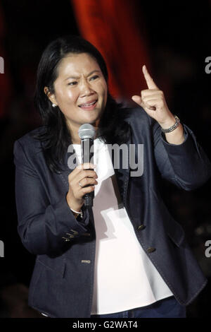 Lima, Peru. 2nd June, 2016. Peruvian presidential hopeful Keiko Fujimori of the center-right Popular Force (FP) Party addresses a campaign closing for the second round of elections in Peru, in the Villa El Salvador District, Lima province, Peru, on June 2, 2016. Credit:  Luis Camacho/Xinhua/Alamy Live News Stock Photo