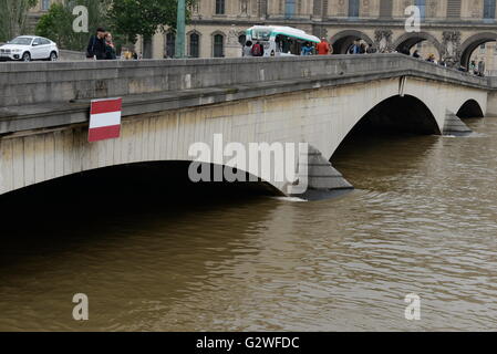 Paris, France. 03rd June, 2016. Paris underwater, torrential rain has inundated France, including Paris, where flooding has caused deaths, thousands of evacuations and closures of museums. The Louvre is close to evacuate artworks that are stored in their underground reserves due to the flooding of the Seine River. Credit:  Fausto Marci/Alamy Live News Stock Photo