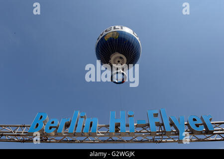 Berlin, Germany. 04th June, 2016. The observation balloon Hi-Flyer floats above Berlin, Germany, 04 June 2016. A month after encountering serious turbulences at an altitude of 100 metres, the tethered balloon has returned to service on the same day. After repairs and a final inspection by local authorities, the balloon had been ready for takeoff for several days. However, operator Air Service Berlin delayed the start due to strong winds. Photo: MAURIZIO GAMBARINI/dpa Credit:  dpa picture alliance/Alamy Live News Stock Photo