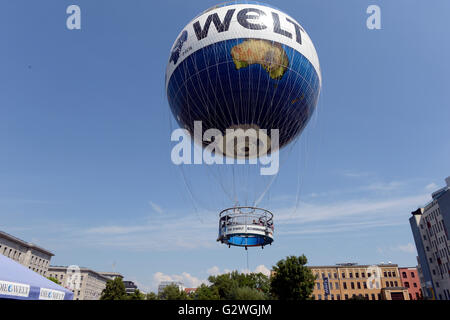 Berlin, Germany. 04th June, 2016. The observation balloon Hi-Flyer floats above Berlin, Germany, 04 June 2016. A month after encountering serious turbulences at an altitude of 100 metres, the tethered balloon has returned to service on the same day. After repairs and a final inspection by local authorities, the balloon had been ready for takeoff for several days. However, operator Air Service Berlin delayed the start due to strong winds. Photo: MAURIZIO GAMBARINI/dpa Credit:  dpa picture alliance/Alamy Live News Stock Photo