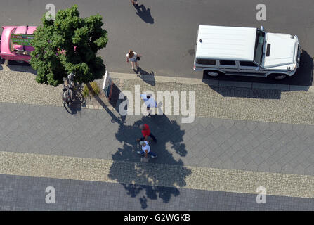 Berlin, Germany. 04th June, 2016. A tree casts a shadow, seen from the basket of the observation balloon Hi-Flyer as it floats above Berlin, Germany, 04 June 2016. A month after encountering serious turbulences at an altitude of 100 metres, the tethered balloon has returned to service on the same day. After repairs and a final inspection by local authorities, the balloon had been ready for takeoff for several days. However, operator Air Service Berlin delayed the start due to strong winds. Photo: MAURIZIO GAMBARINI/dpa Credit:  dpa picture alliance/Alamy Live News Stock Photo