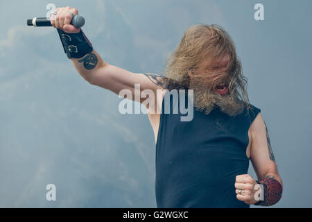 Nuremberg, Germany. 04th June, 2016. Johan Hegg, singer of Swedish death metal band Amon Amarth, performs at the Rock im Park music festival in Nuremberg, Germany, 04 June 2016. More than 80 bands are set to perform at the festival until 05 June. Photo: DANIEL KARMANN/dpa/Alamy Live News Stock Photo