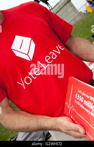 Liverpool, Merseyside, UK. 04th June, 2016. Vote Leave campaigners canvassing in Liverpool, Merseyside, UK. 4th June 2016. 'Vote Leave' camapigners were out in force across Liverpool today to get their message across before the EU referendum. In 2016 the Conservative government of David Cameron negotiated 'a new settlement for Britain in the EU'. following completion of the negotiations, Cameron scheduled a referendum on the UK's membership of the European Union to take place in the United Kingdom and Gibraltar on 23 June 2016. Credit:  Cernan Elias/Alamy Live News