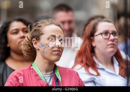 London, UK.  4 June 2016.  NHS nurses protest outside the Department of Health calling for a rethink of plans to scrap bursaries for healthcare students in England, which will require them to take out student loans.  Credit:  Stephen Chung / Alamy Live News Stock Photo