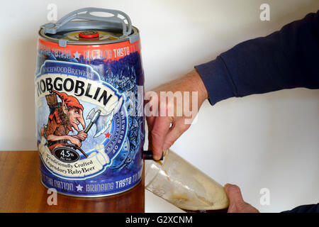 man pouring a pint of hobgoblin ruby beer from wychwood brewery england Stock Photo